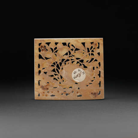 A RETICULATED WHITE JADE ‘DRAGON FISH’ RECTANGULAR PLAQUE - photo 2