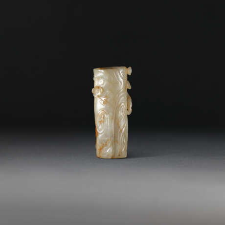 A RUSSET CELADON JADE ‘DRAGON’ VASE - photo 2