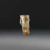 A RUSSET CELADON JADE ‘DRAGON’ VASE - photo 3