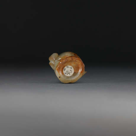 A RUSSET CELADON JADE ‘DRAGON’ VASE - photo 4