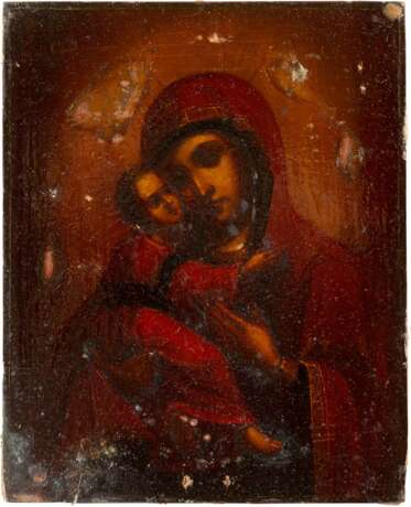 AN ICON SHOWING THE VLADIMIRSKAYA MOTHER OF GOD WITH SILVER-GILT OKLAD - Foto 2