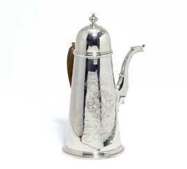 Großer George I Coffee Pot mit Wappen der Baronets Hesilrige of Noseley Hall Leistershire