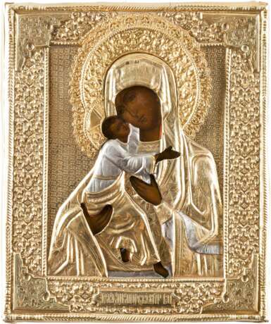 AN ICON OF THE VLADIMIRSKAYA MOTHER OF GOD WITH SILVER-GILT OKLAD - Foto 1