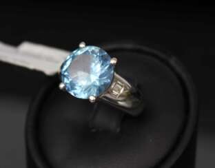 Bague en or avec diamants et spinelle synth&eacute;tique 