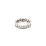 CARTIER PLATINUM AND DIAMOND ETERNITY RING - Foto 4