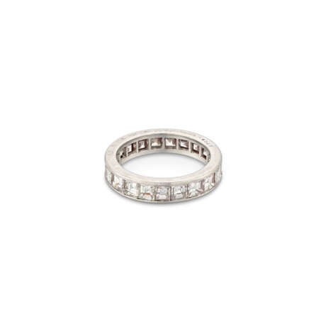 CARTIER PLATINUM AND DIAMOND ETERNITY RING - фото 4