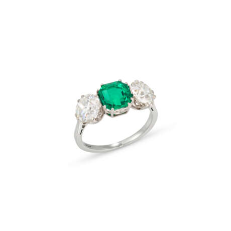 EMERALD AND DIAMOND RING - фото 1