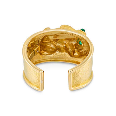 DAVID WEBB EMERALD FROG CUFF BRACELET - фото 4