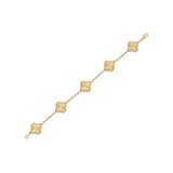 NO RESERVE | VAN CLEEF & ARPELS GOLD 'VINTAGE ALHAMBRA' BRACELET - фото 1