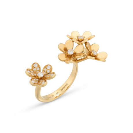 VAN CLEEF & ARPELS DIAMOND 'FRIVOLE BETWEEN THE FINGER' RING - photo 1