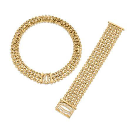 CARTIER DIAMOND 'PENELOPE' NECKLACE AND BRACELET SET - фото 1