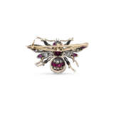 LATE 19TH CENTURY RUBY AND DIAMOND BEE BROOCH - Foto 2