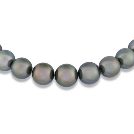 MIKIMOTO COLOURED CULTURED PEARL AND DIAMOND SUITE - Foto 2