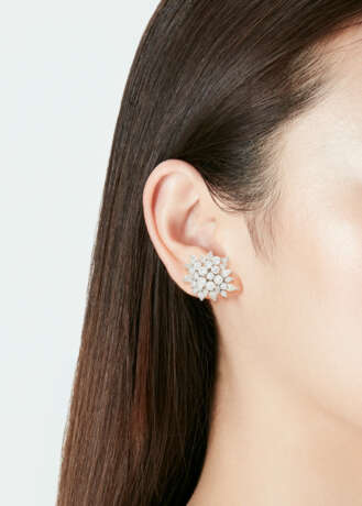 VAN CLEEF & ARPELS DIAMOND EARRINGS - Foto 3