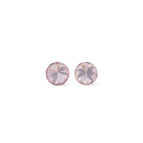 TWO UNMOUNTED COLOURED DIAMONDS - фото 4