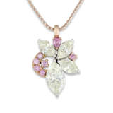 COLOURED DIAMOND AND DIAMOND PENDENT NECKLACE - Foto 1