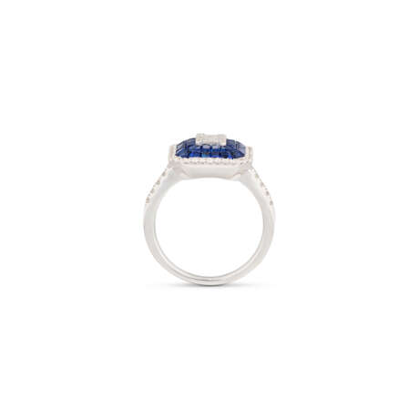 NO RESERVE | ILLUSION-SET SAPPHIRE AND DIAMOND RING - photo 3