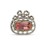 GOLD-MOUNTED DIAMOND AND TOPAZ BROOCH - Foto 2