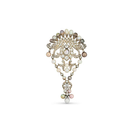 EARLY 20TH CENTURY NATURAL PEARL AND DIAMOND STOMACHER BROOCH - Foto 2