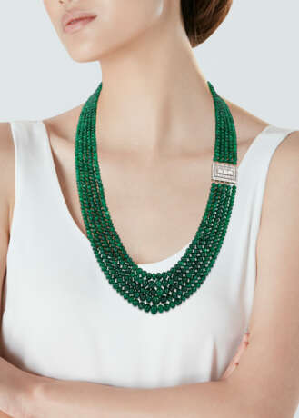 EMERALD BEAD NECKLACE ON AN ART DECO DIAMOND CLASP - Foto 3