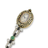 VERGER FRÈRES ART DECO EMERALD, ONYX, ENAMEL AND DIAMOND LAPEL WATCH - Foto 2