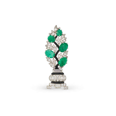 ART DECO EMERALD, ENAMEL AND DIAMOND BROOCH - Foto 1