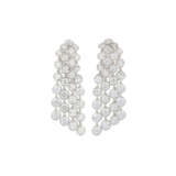 VAN CLEEF & ARPELS DIAMOND 'PALMYRE' EARRINGS - фото 1