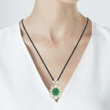 EMERALD AND DIAMOND PENDANT - photo 3