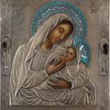 AN ICON SHOWING THE BREAST-FEEDING MOTHER OF GOD WITH SILVER AND CLOISONNÉ ENAMEL OKLAD - Foto 1