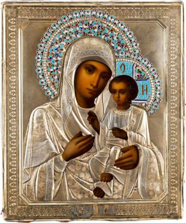 AN ICON OF THE IVERSKAYA MOTHER OF GOD WITH SILVER-GILT AND CLOISONNÉ ENAMEL OKLAD - фото 1