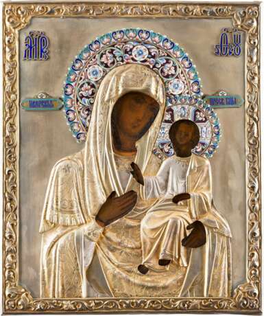 AN ICON SHOWING THE IVERSKAYA MOTHER OF GOD WITH SILVER-GILT AND CLOISONNÉ ENAMEL OKLAD - Foto 1