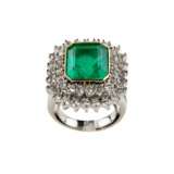 Platinum ring with emerald and diamonds. Diamonds 21th century - photo 1