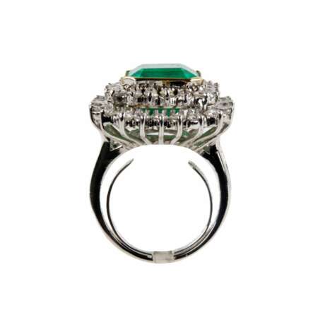 Platinum ring with emerald and diamonds. Diamonds 21th century - photo 4