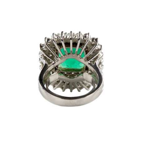 Platinum ring with emerald and diamonds. Diamonds 21th century - photo 6