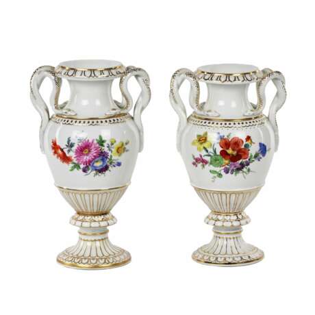 Paire de vases en porcelaine de Meissen. Porcelaine Early 20th century - photo 1