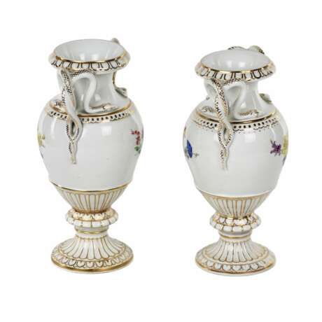 Paire de vases en porcelaine de Meissen. Porcelaine Early 20th century - photo 3