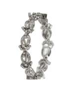 Diamanten. Bracelet en or blanc avec maillons fleurs en diamants. 