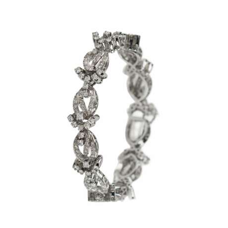 Bracelet en or blanc avec maillons fleurs en diamants. Diamants 21th century - photo 1