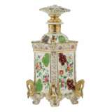 Perfume bottle made of French polychrome and gilded porcelain. Jacob Petit 19th century Porcelain Hand Painted Gilding Napoleon III 19th century - photo 2