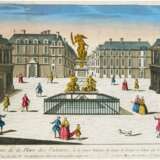 Guckkastenbild, 18. Jh. "Vue perspective de la Place des Victoires", handkolorierter Kupferstich, hinter Passepartout Gebrauchspuren 29x44 cm, hinter Glas im Rahmen - фото 1