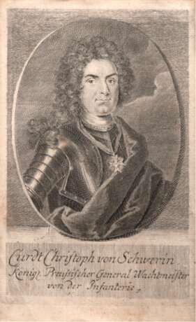 "Curdt Christoph von Schwerin-Köngl. Preußischer General Wachtmeister von der Infantrie", Kupferstich 1725, kl. Knickfalte am unteren Rand und min. fleckig, 14x9 cm, im Passepartout hinter Glas und Rahmen - фото 1