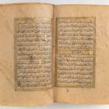 Koran-Handschrift mit Golddekor, wohl 17./ 18. Jh., Gebrauchspuren, 17,5x11,5x3,5 cm - photo 2