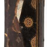 Koran-Handschrift mit Golddekor, wohl 17./ 18. Jh., Gebrauchspuren, 17,5x11,5x3,5 cm - photo 3