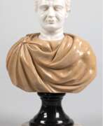 Sculptures. Marmor-Büste &quot;Antiker Römer &quot;, auf rundem Sockel bez. &quot;M.T. Cicero&quot;, Ges.-H. 32 cm