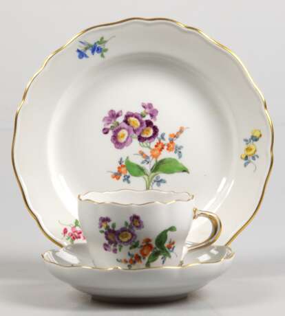 Meissen-Kaffeegedeck, Bunte Blume 2 mit Goldrand, Neuer Ausschnitt, 1. und 2. Wahl - photo 1