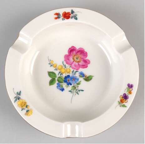 Meissen-Aschenbecher, rund, Bunte Blume 3 mit Goldrand, 1. Wahl, Dm. 12,5 cm - photo 1