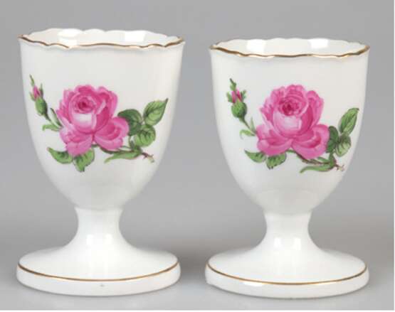 2 Meissen-Eierbecher, Rote Rose mit Goldrand, 1. Wahl, H. 7 cm - photo 1