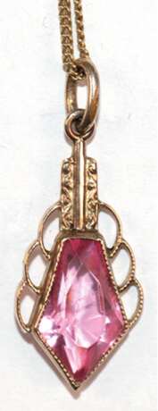 Kette, 333er GG, Anhänger mit rosa Schmuckstein um 1900, Kettenlänge ca. 43 cm, ca. 2,6 g - photo 1