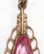 Jewelry. Kette, 333er GG, Anhänger mit rosa Schmuckstein um 1900, Kettenlänge ca. 43 cm, ca. 2,6 g