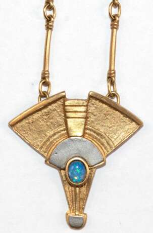 Collier, 21,6 k GG (geprüft), geometrisch gestaltetes Mittelteil besetzt mit ovalem Opal-Cabochon, bez. "manuell", Kette mit Stabgliedern, Ges.-Gew. 10,6 g, L. 41 cm - photo 1